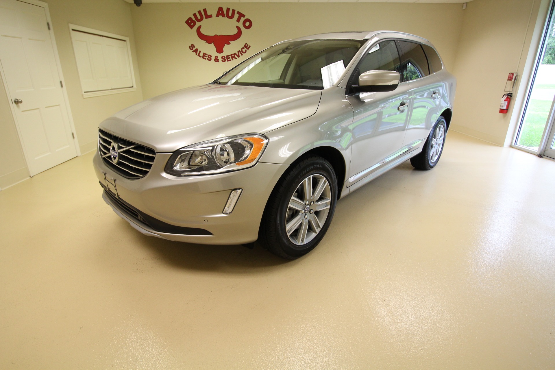 Used 2016 Volvo XC60 T6 Premier AWD for sale $24,990 at AAN Master 2027 in Gurnee IL 60031 1