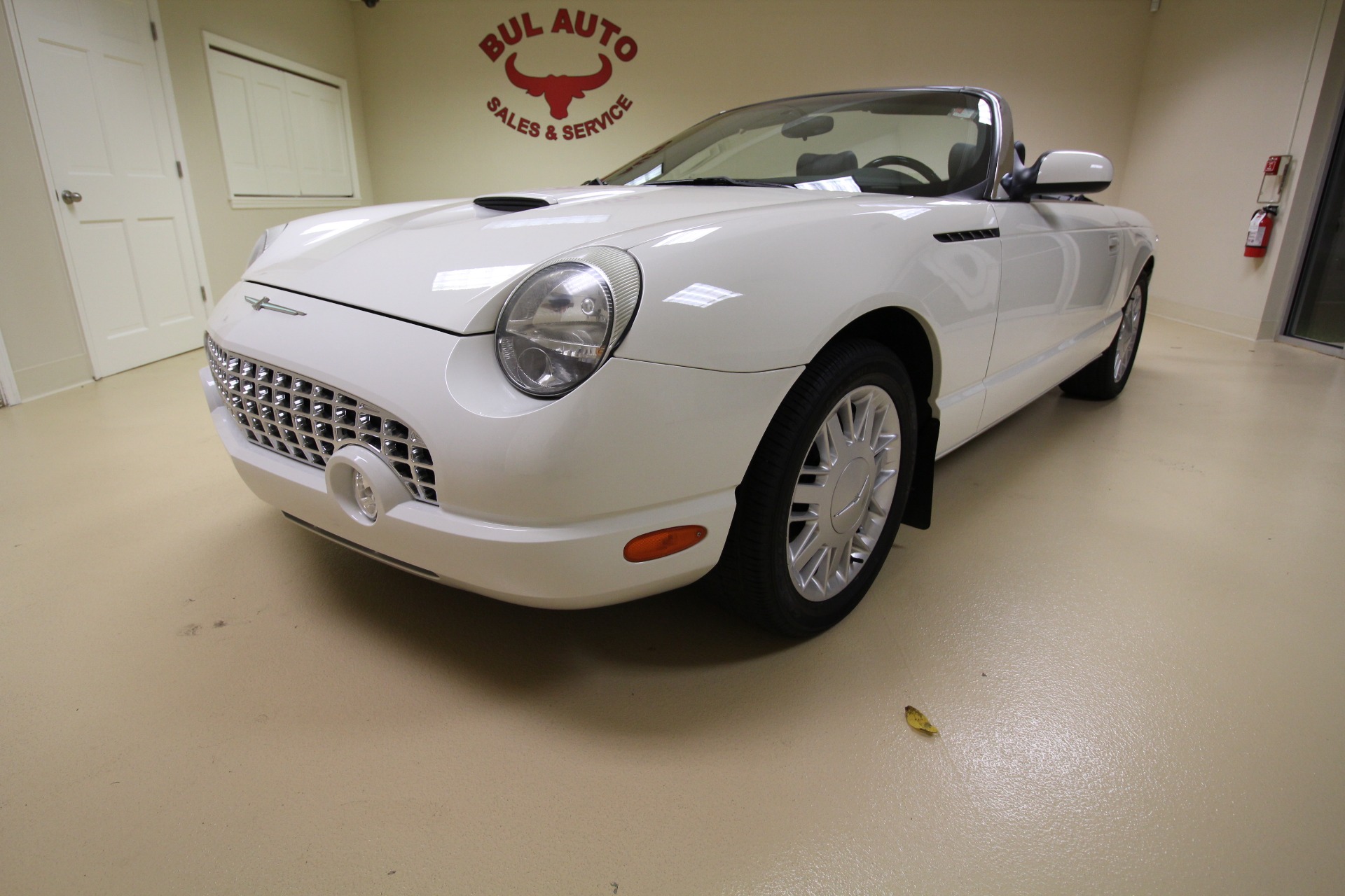 Used 2002 Ford Thunderbird Deluxe Hardtop for sale $18,990 at AAN Master 2027 in Gurnee IL 60031 1
