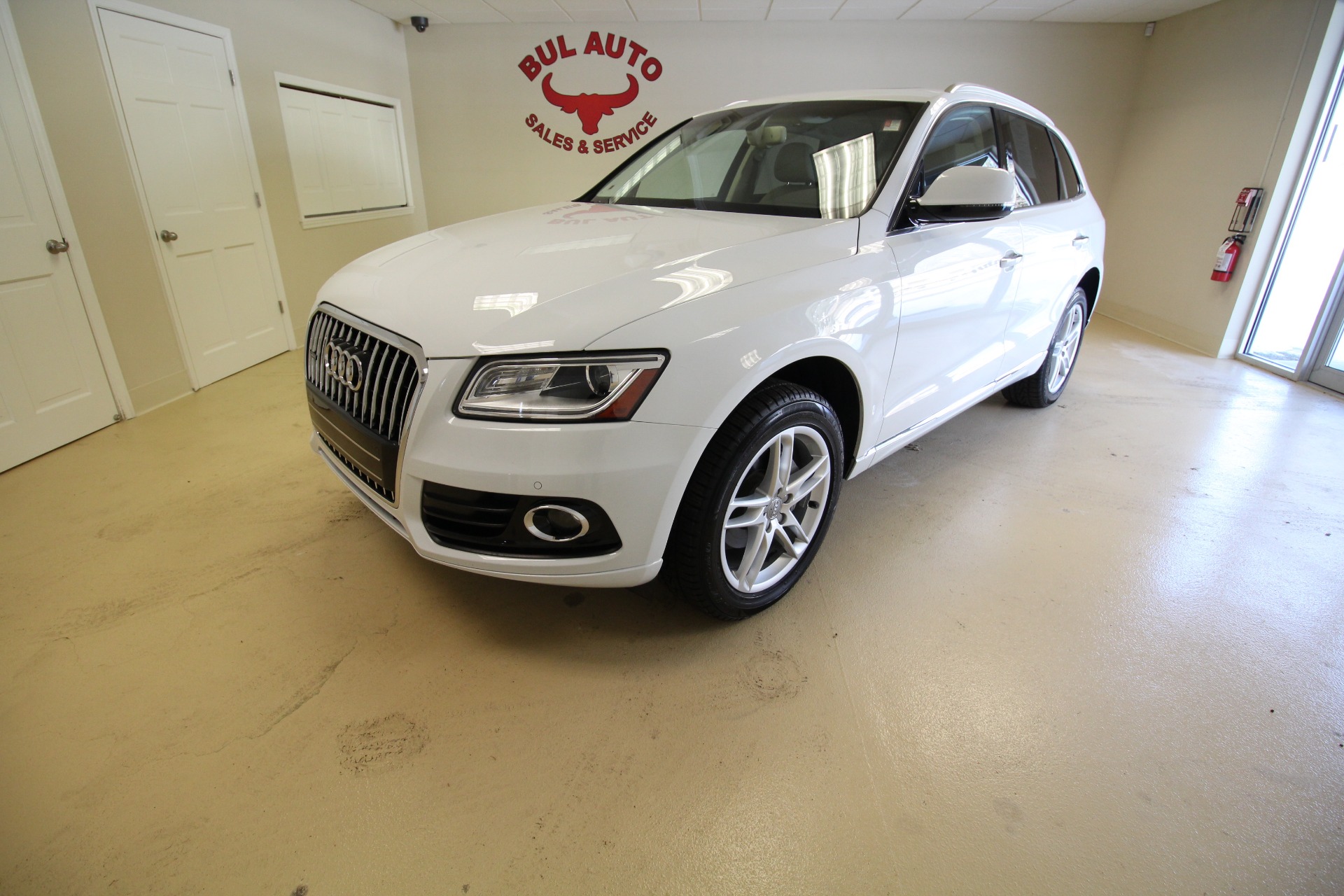 Used 2016 Audi Q5 2.0T Premium Plus quattro for sale $28,990 at AAN Master 2027 in Gurnee IL 60031 1