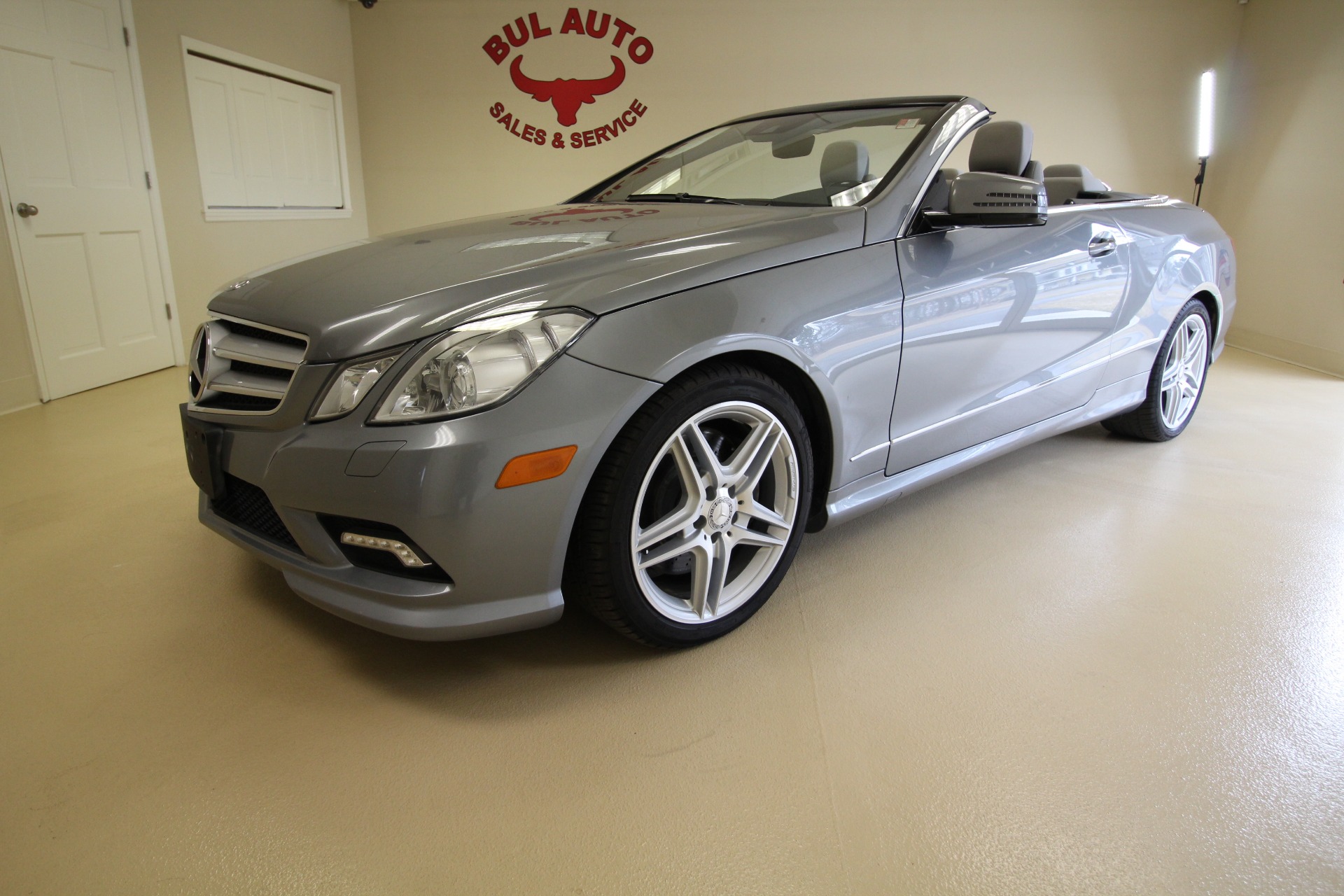 Used 2011 Mercedes-Benz E550 Convertible for sale $21,990 at AAN Master 2027 in Gurnee IL 60031 1