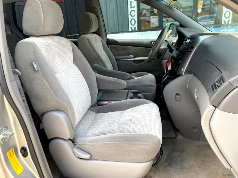 Used 2008 Toyota Sienna LE FWD 8-Passenger Seating for sale $6,990 at AAN Master 2027 in Gurnee IL 60031 4