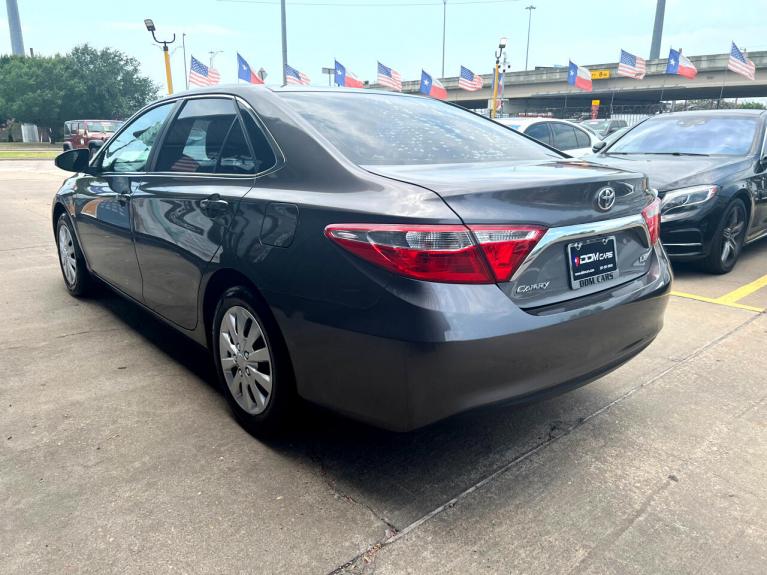 Used 2017 Toyota Camry SE for sale $9,995 at AAN Master 2027 in Gurnee IL 60031 5