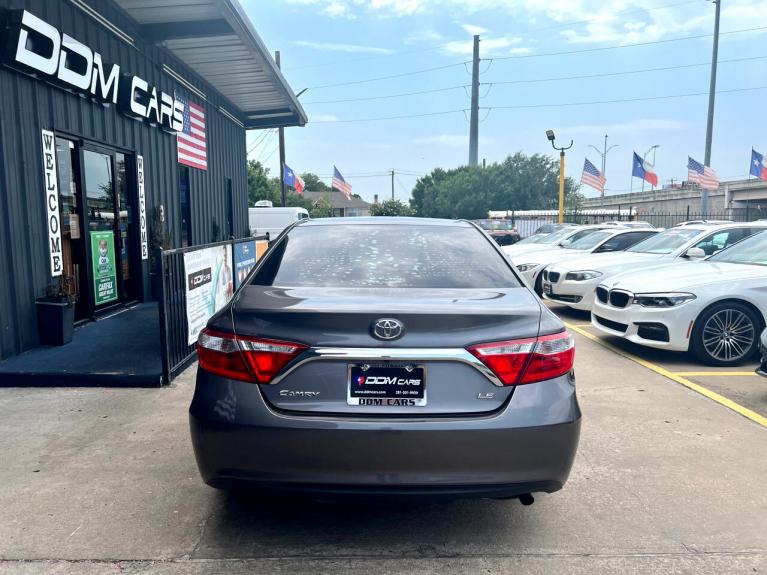 Used 2017 Toyota Camry SE for sale $9,995 at AAN Master 2027 in Gurnee IL 60031 6