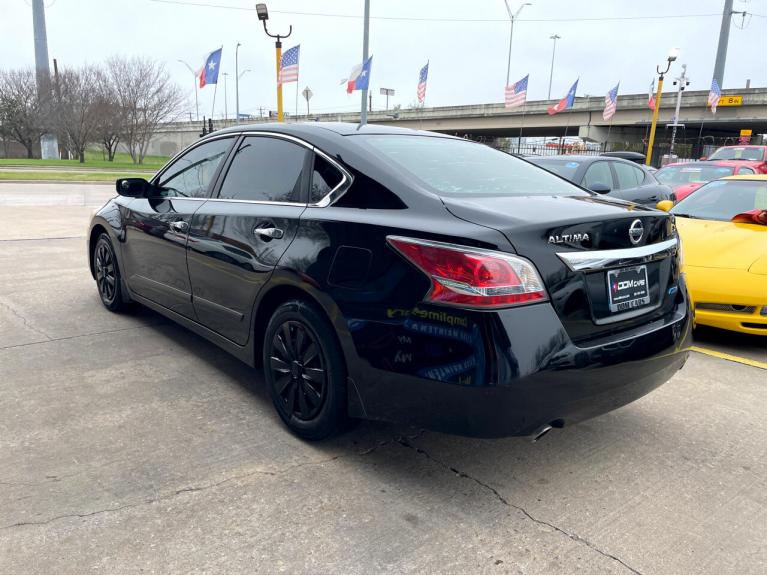 Used 2014 Nissan Altima 2.5 S for sale $9,995 at AAN Master 2027 in Gurnee IL 60031 5