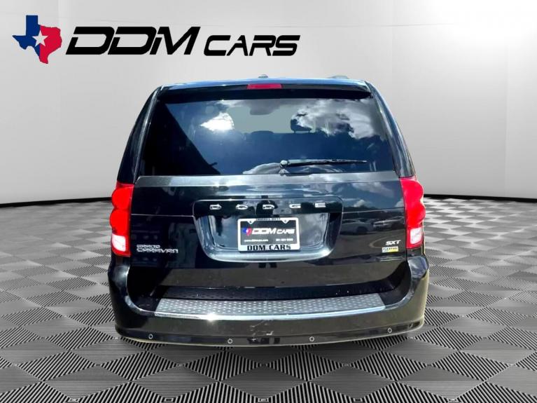 Used 2017 Dodge Grand Caravan SXT for sale $10,995 at AAN Master 2027 in Gurnee IL 60031 6