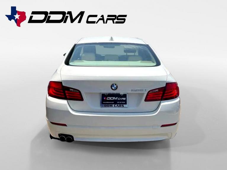 Used 2011 BMW 5-Series 528i for sale Sold at AAN Master 2027 in Gurnee IL 60031 5