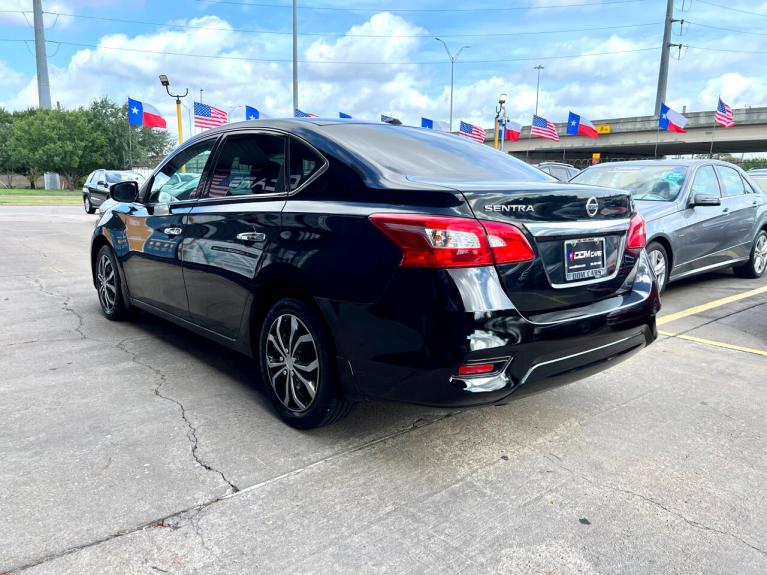 Used 2017 Nissan Sentra SV for sale Sold at AAN Master 2027 in Gurnee IL 60031 5