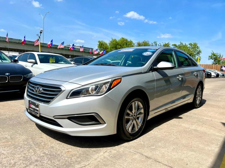 Used 2017 Hyundai Sonata SE for sale Sold at AAN Master 2027 in Gurnee IL 60031 4