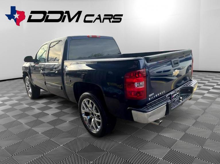 Used 2011 Chevrolet Silverado 1500 LT Crew Cab 2WD for sale $16,995 at AAN Master 2027 in Gurnee IL 60031 5