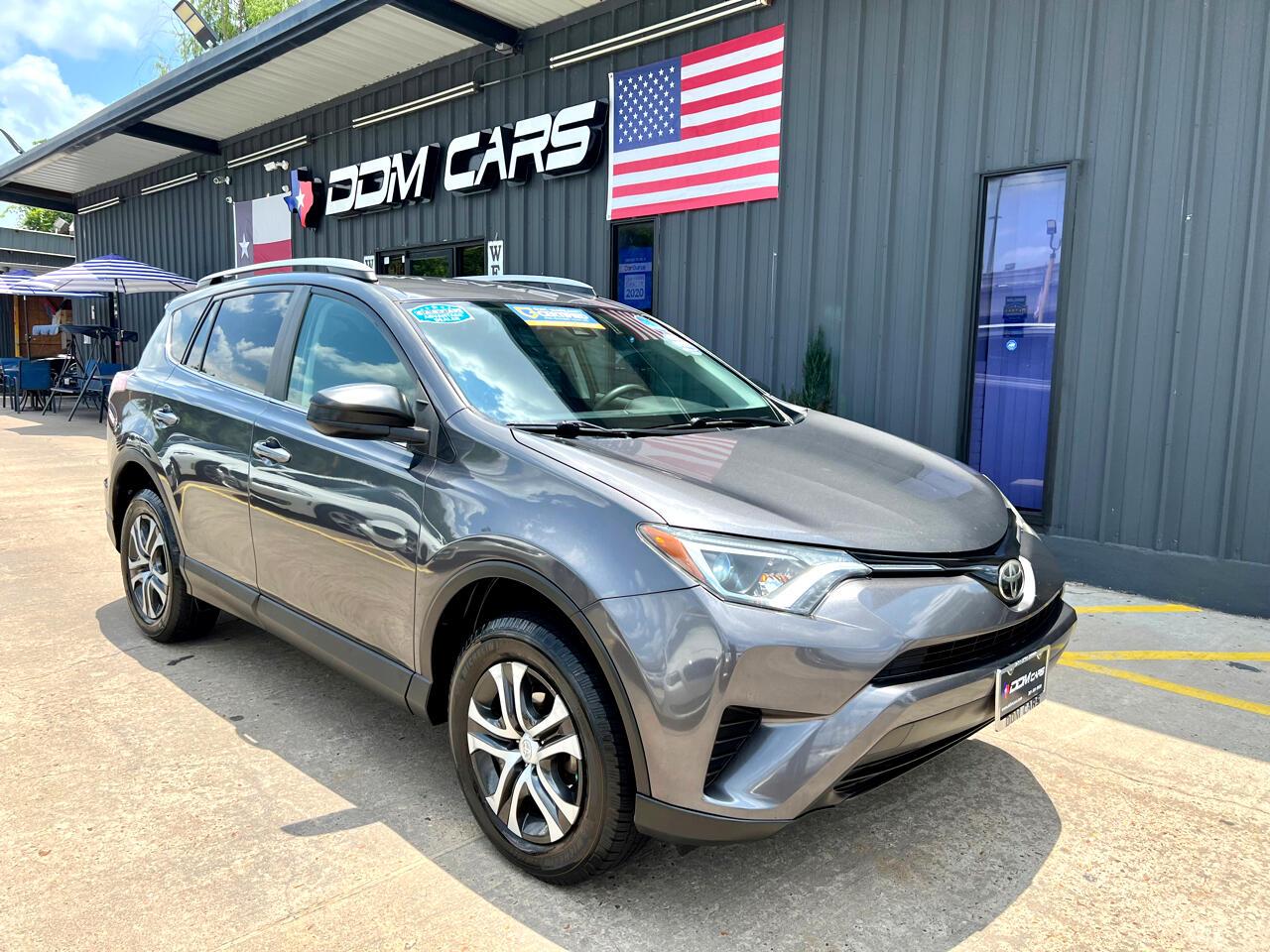 Used 2017 Toyota RAV4 LE FWD for sale $16,995 at AAN Master 2027 in Gurnee IL 60031 1