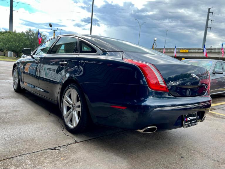 Used 2011 Jaguar XJ-Series XJ Supercharged for sale $17,995 at AAN Master 2027 in Gurnee IL 60031 5