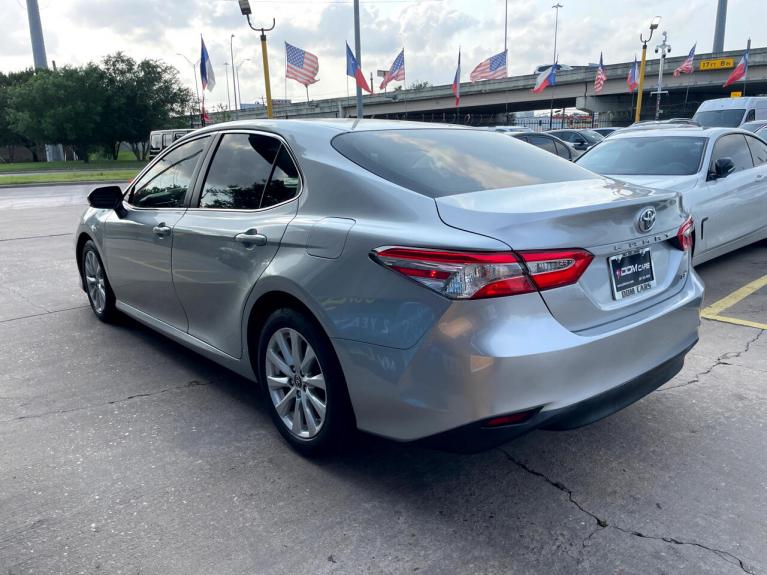 Used 2018 Toyota Camry LE for sale $19,995 at AAN Master 2027 in Gurnee IL 60031 4