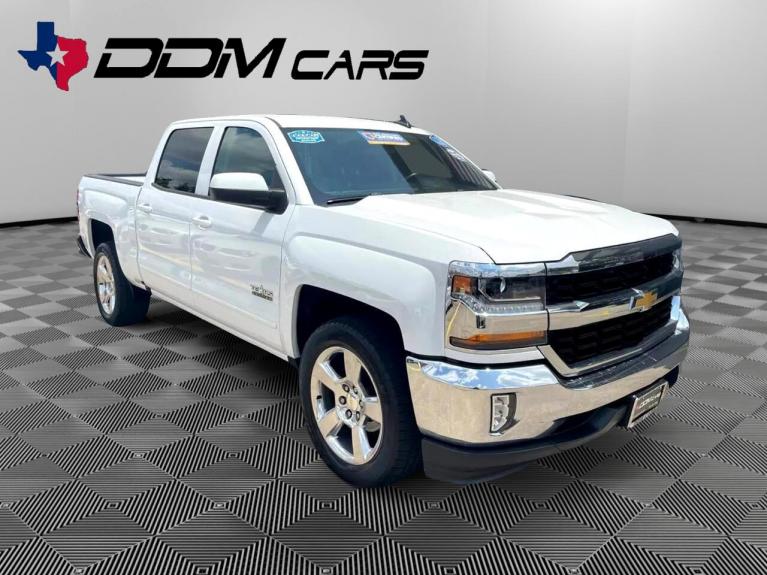 Used 2017 Chevrolet Silverado 1500 LT Crew Cab 2WD for sale Sold at AAN Master 2027 in Gurnee IL 60031 1