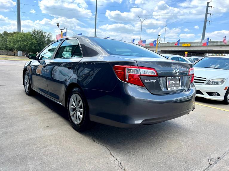 Used 2014 Toyota Camry SE Sport for sale $15,995 at AAN Master 2027 in Gurnee IL 60031 5