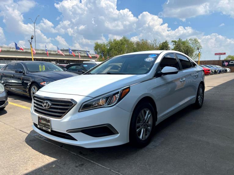 Used 2017 Hyundai Sonata SE for sale $11,995 at AAN Master 2027 in Gurnee IL 60031 4