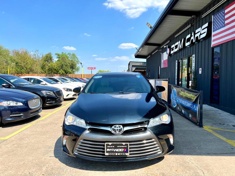 Used 2017 Toyota Camry XLE for sale $17,995 at AAN Master 2027 in Gurnee IL 60031 3