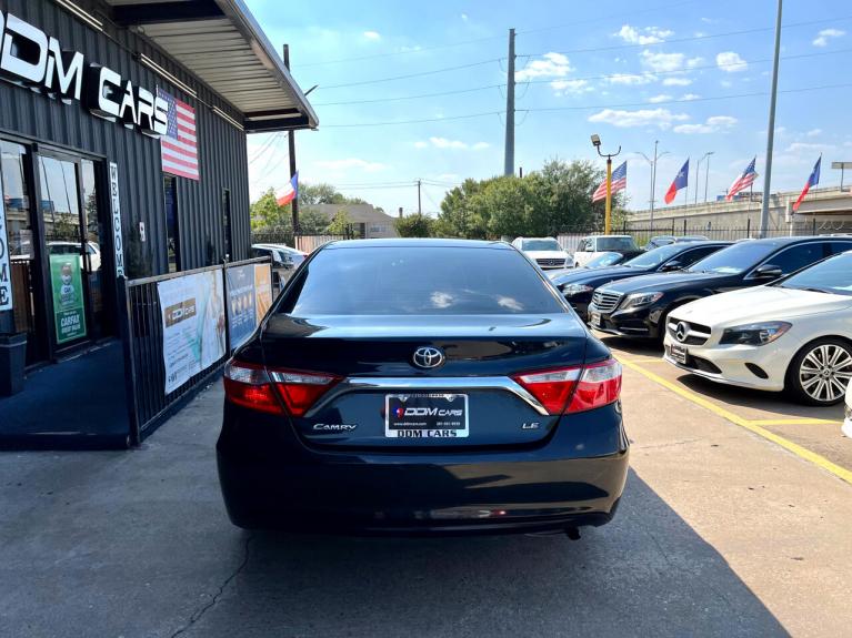 Used 2017 Toyota Camry XLE for sale $17,995 at AAN Master 2027 in Gurnee IL 60031 6