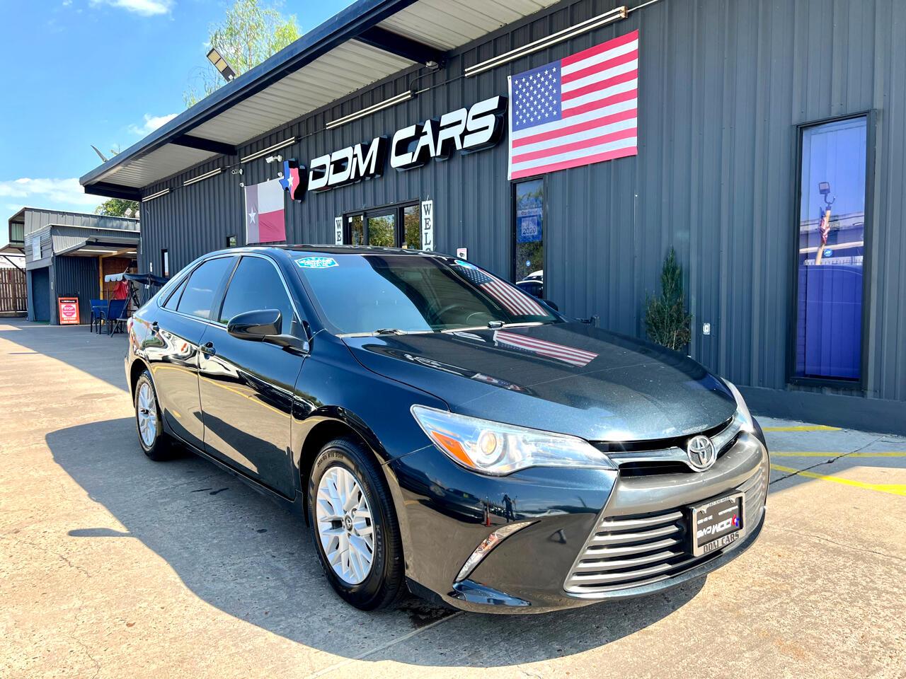 Used 2017 Toyota Camry XLE for sale $17,995 at AAN Master 2027 in Gurnee IL 60031 1