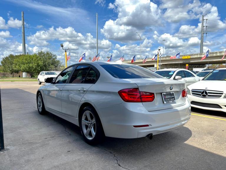 Used 2014 BMW 3-Series 320i Sedan for sale $12,995 at AAN Master 2027 in Gurnee IL 60031 5
