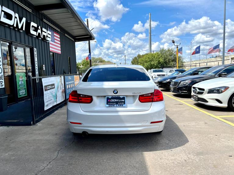 Used 2014 BMW 3-Series 320i Sedan for sale $12,995 at AAN Master 2027 in Gurnee IL 60031 6
